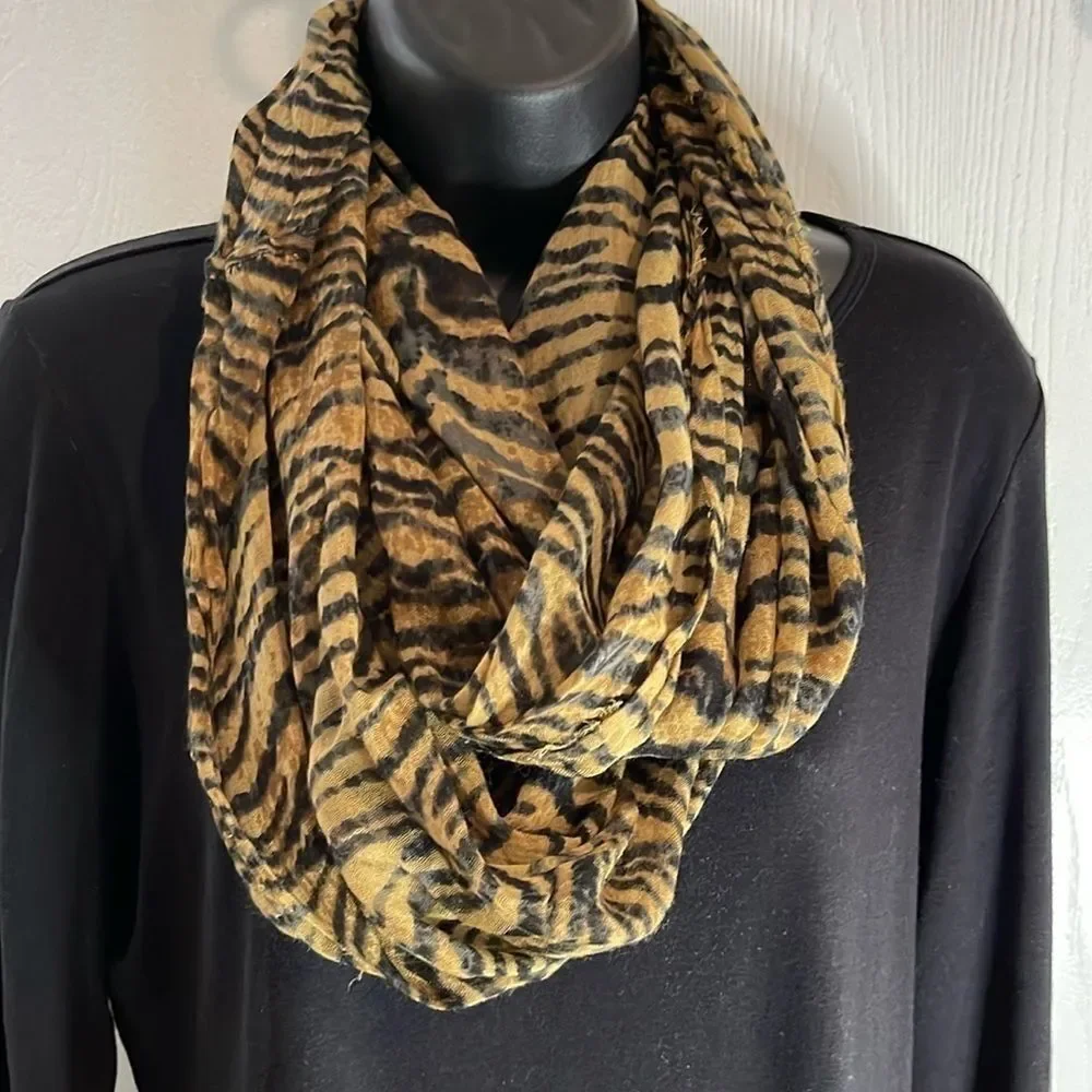 Leopard animal print infinity scarf- lightweight.​‎